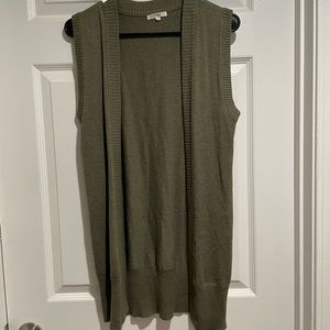 Womens olive colored knit vest from shade size Large